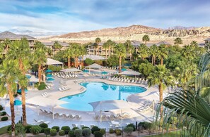 Outdoor pool - Stagecoach and Coachella Resort Weekend Festival 7 miles away (Indio)