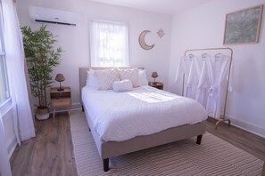 3 bedrooms, desk, iron/ironing board, free WiFi