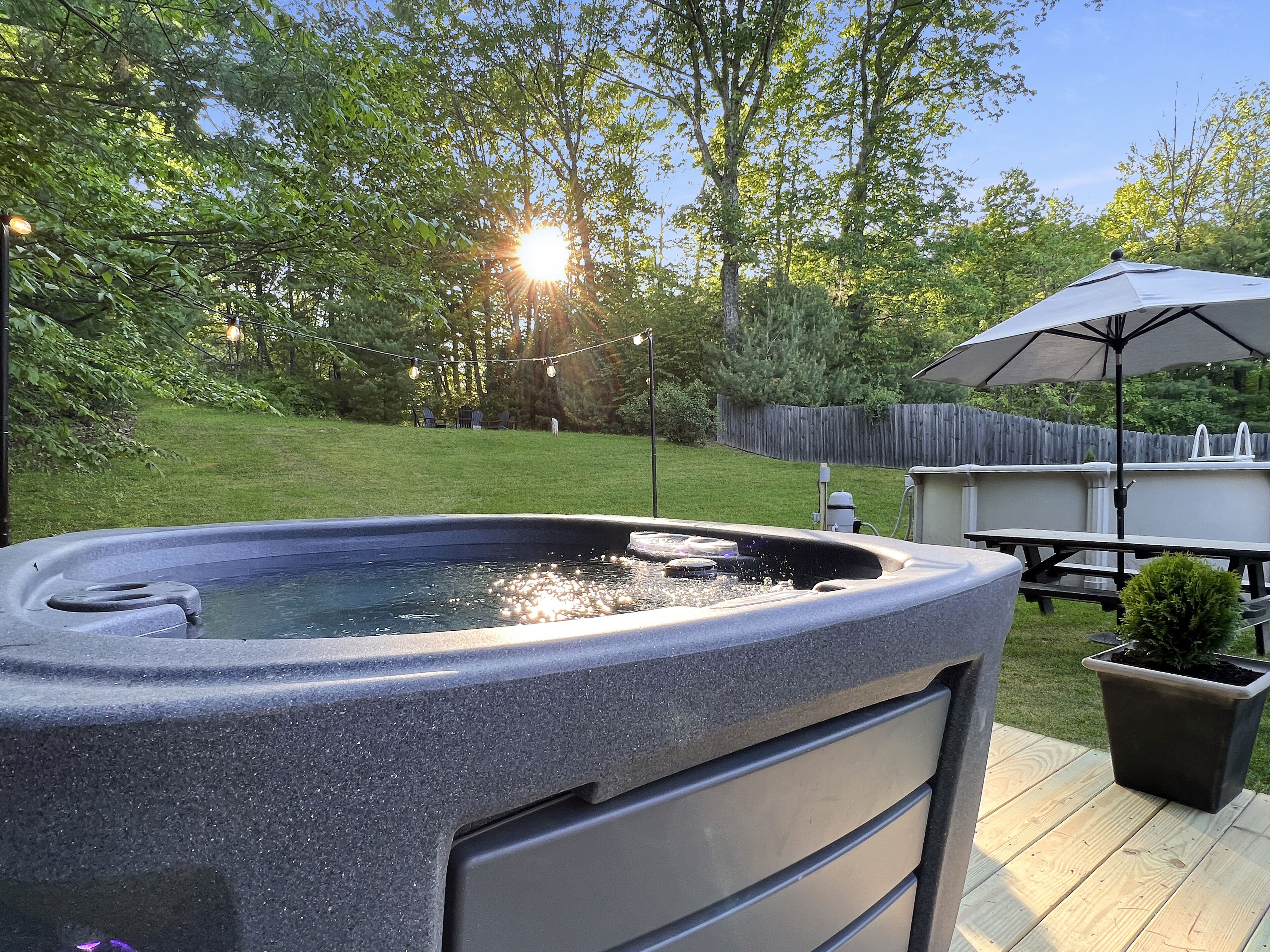 Luxe Mountain Getaway Fire Pit Arcade Hot Tub Pool, Kerhonkson, NY