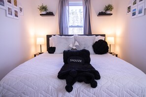 3 bedrooms, desk, iron/ironing board, free WiFi