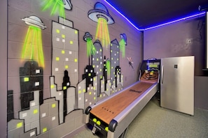 Game room - Amped at Reunion | 4BR Home w Private Pool, Theater, Themed Kids' Room, and Arcade Near Disney (Kissimmee)