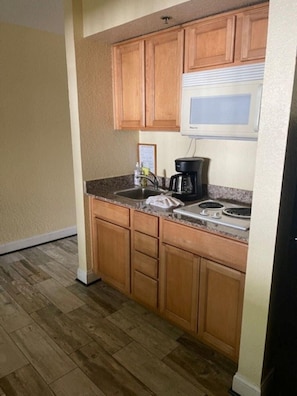 Fridge, microwave, stovetop, coffee/tea maker