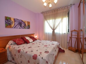 3 室のベッドルーム、旅行用ベビーベッド、WiFi (無料)