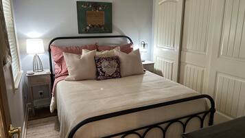 1 bedroom, in-room safe, iron/ironing board, free WiFi