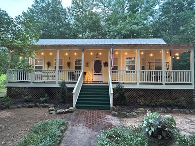 COZY PRIVATE COTTAGE CLOSE TO THE LAKE