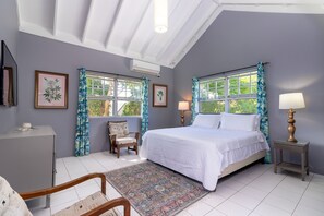 5 habitaciones, caja de seguridad en la habitación y escritorio 