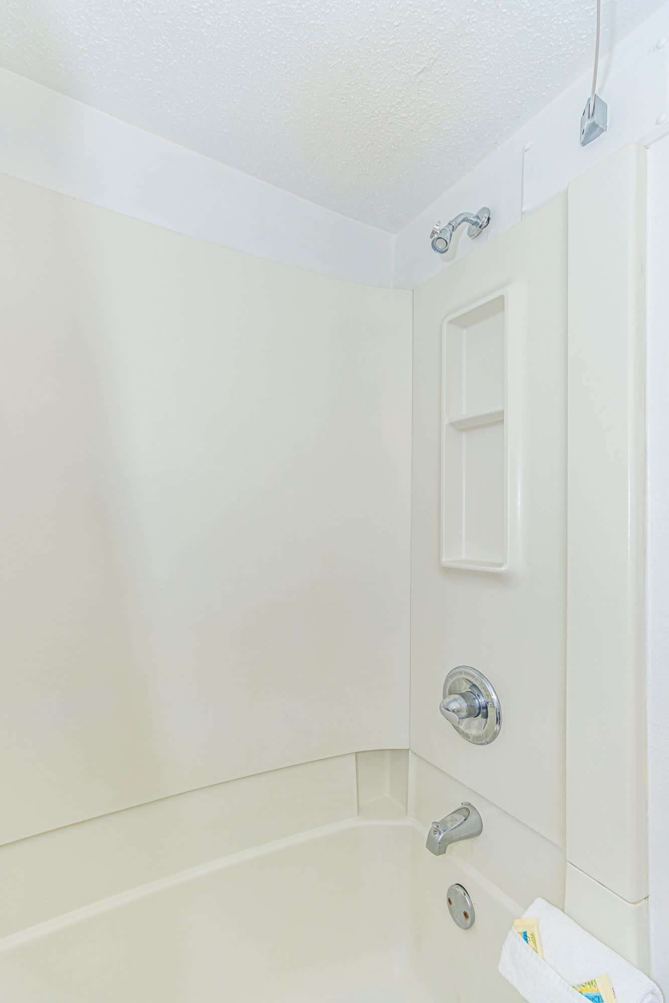 Combined shower/tub, hair dryer, towels, shampoo