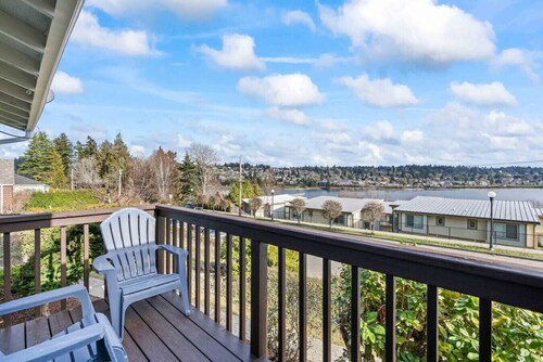 Sound View Stay-2 BR Duplex Unit w/ Water Views