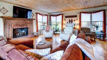 Een televisie en een kantoor