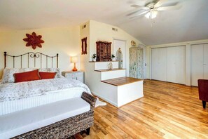 4 makuuhuonetta, silitysrauta/-lauta