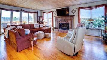 テレビ、書斎 / ワークスペース