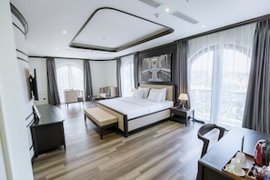 Signature Room | Premium bedding, free minibar, in-room safe, individually decorated - ROBIN HOTEL (Gia Nghia)