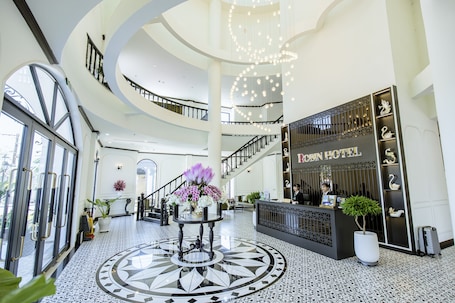Reception. ROBIN HOTEL