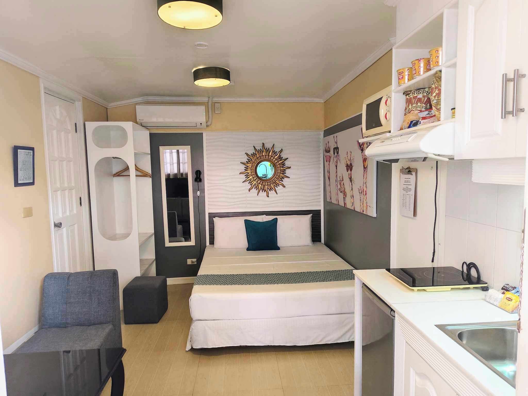 Design Studio | Minibar, individually decorated, individually furnished, free WiFi