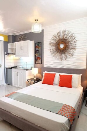 Superior Studio | Individually decorated, free WiFi, bed sheets - Little Norway guest house (Lapu-Lapu)