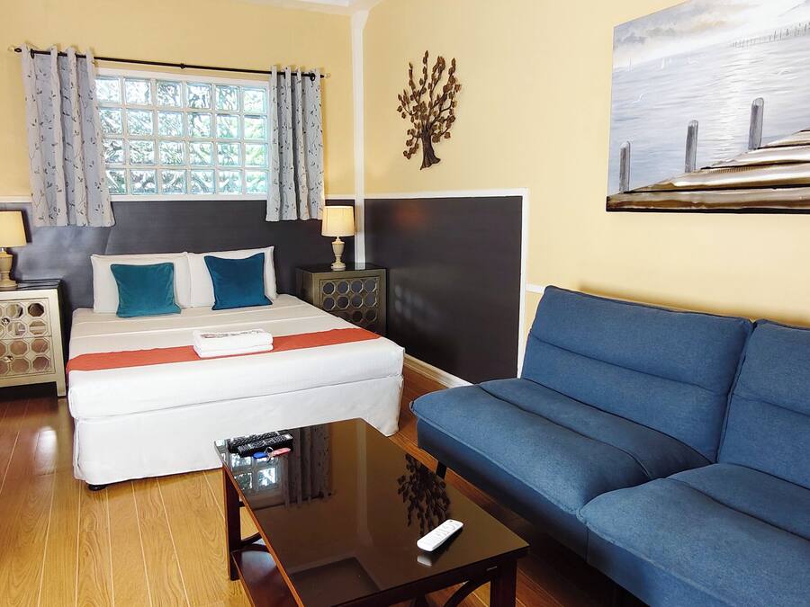 Habitación doble estándar | Minibar, wifi gratis, decoración personalizada y muebles diferentes