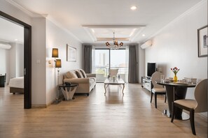 Grand Suite | 起居區 | 40-吋LED 液晶電視、有線頻道、電視