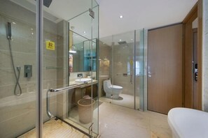 A modern bathroom with a glass shower enclosure, a toilet, and a sink. - Feilite Hotel (Kunming)