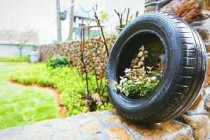 Property grounds - Qingmei Zhuma Inn (Deqing)