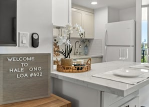 Køleskab, mikrobølgeovn, ovn, kogeplade