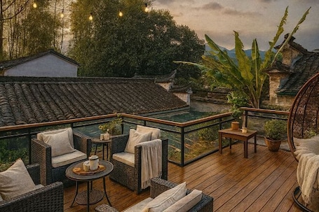 Interior. Xidi Zhuguangli Jingxin Inn