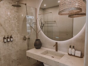 Shower, hair dryer, towels - Soleil Riviera Apartament Cote Azur (Roquebrune Cap Martin)
