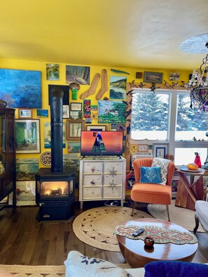 Interior - Marina Bay House, Beautiful 4 Season Cottage with Amazing Bay  Views  (Wawa)