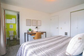 2 habitaciones, tabla de planchar con plancha, wifi y ropa de cama 