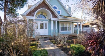 Lakeside house with access to dunes, lakes, and the ocean!