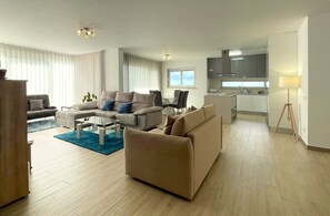 Royal Apartment, 3 Bedroom, Patio, Ocean View | Living area | 50-inch flat-screen TV with cable channels, TV - Silverside Holidays (Caldas da Rainha)