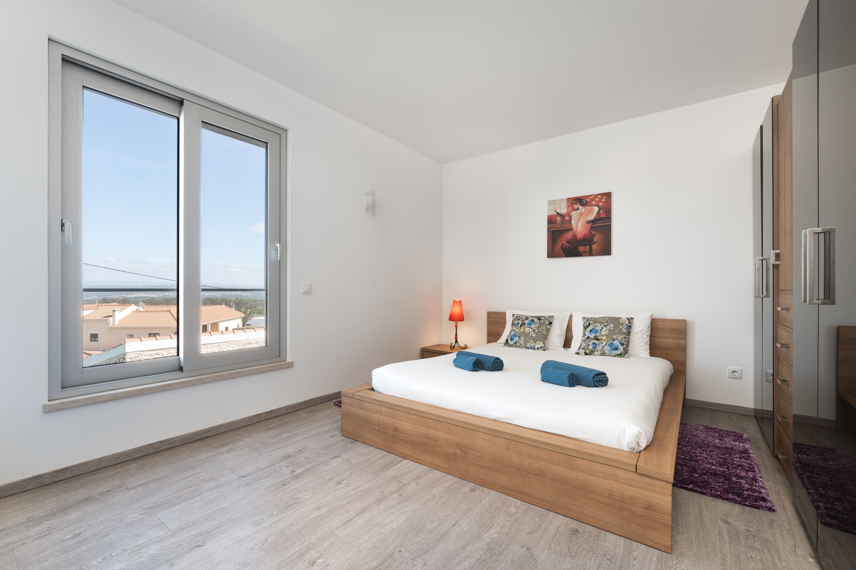 Royal Apartment, 3 Bedroom, Patio, Ocean View | Cassaforte in camera, una scrivania, postazione laptop, insonorizzazione