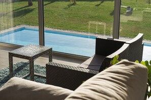 Royal Apartment, 3 Bedroom, Patio, Ocean View | Living area | 50-inch flat-screen TV with cable channels, TV - Silverside Holidays (Caldas da Rainha)