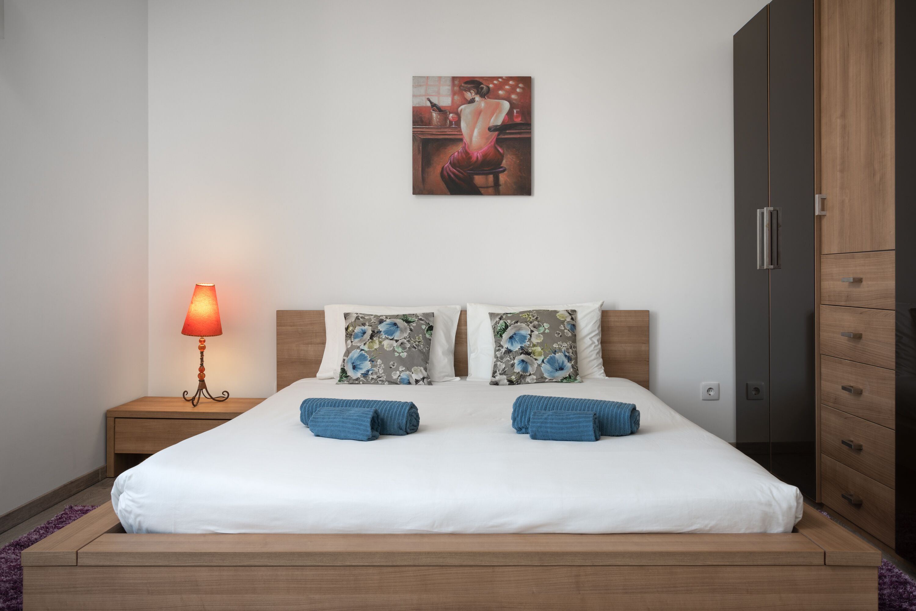 Royal Apartment, 3 Bedroom, Patio, Ocean View | Coffre-fort pour ordinateur portable, bureau