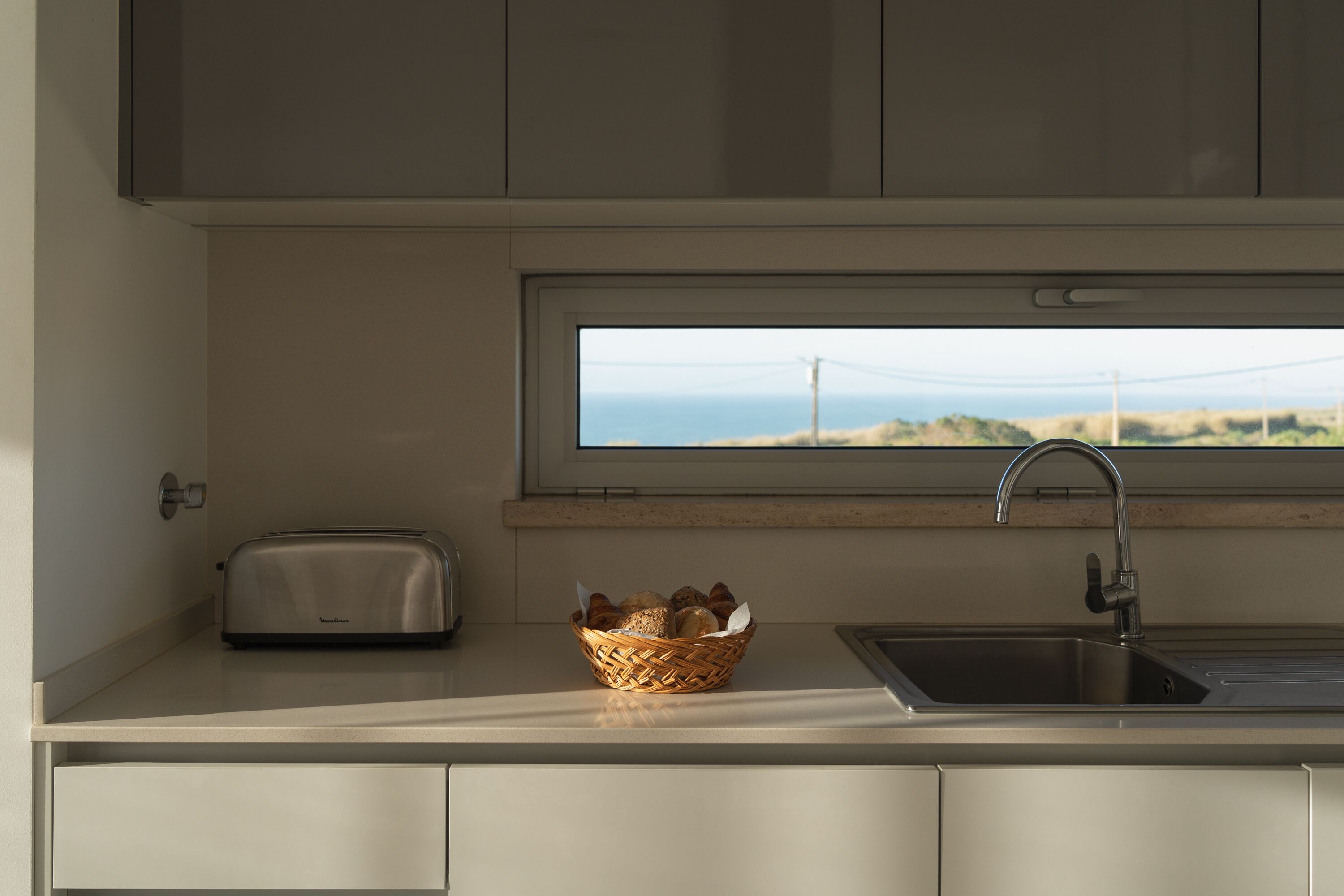 Royal Apartment, 3 Bedroom, Patio, Ocean View | Privat køkken | Elkedel