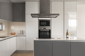 Royal Apartment, 3 Bedroom, Patio, Ocean View | Private kitchen