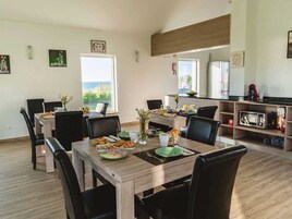 Free daily continental breakfast