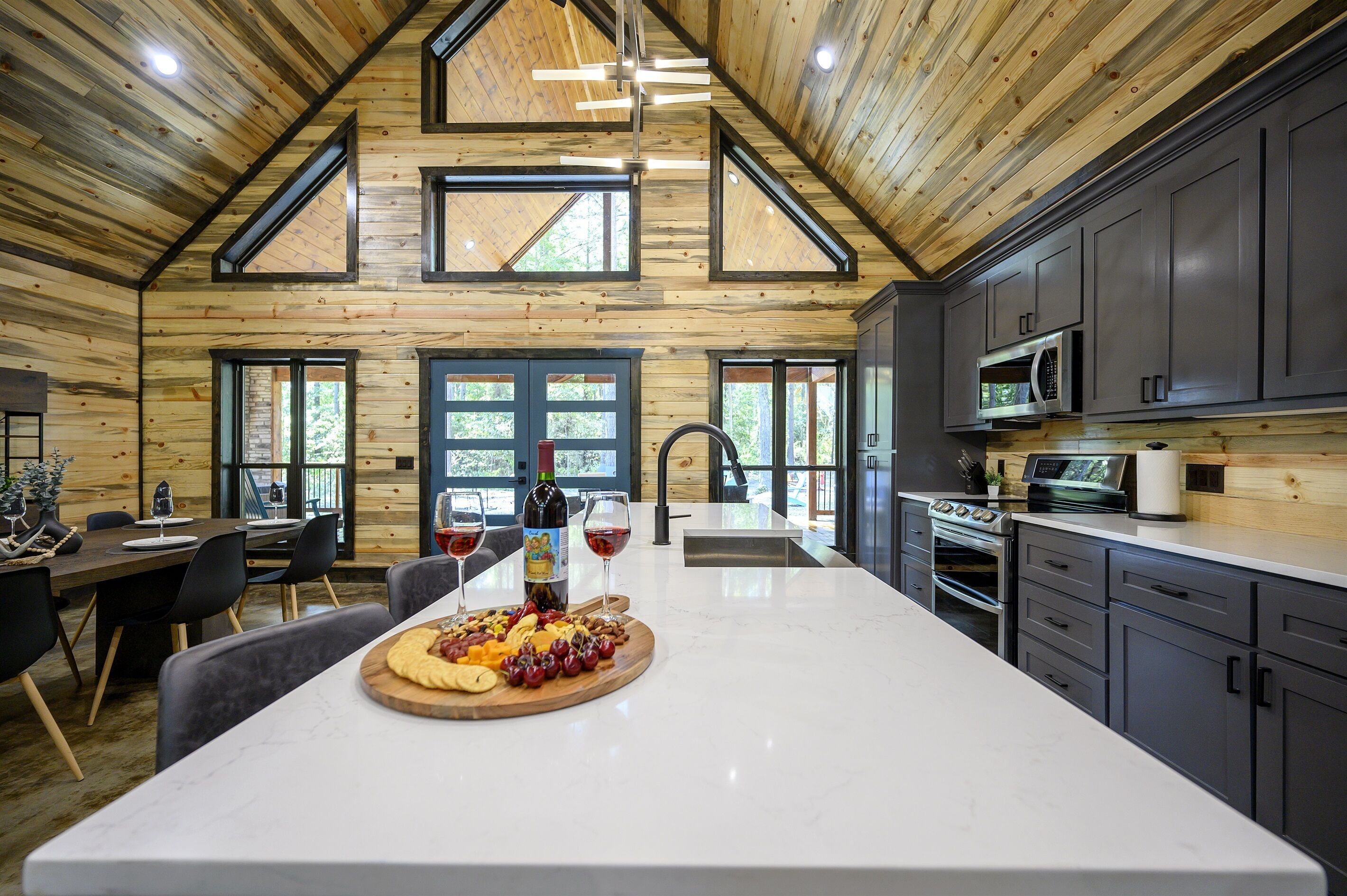 雪櫃、微波爐、焗爐、爐具