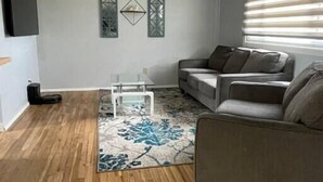 TV - Charming 2-Bedroom House for a Peaceful Getaway, Peaceful Home away from home (Cheyenne)