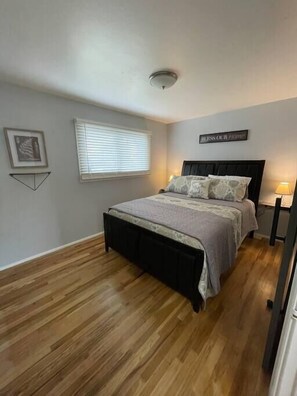 2 bedrooms, iron/ironing board, WiFi, bed sheets
