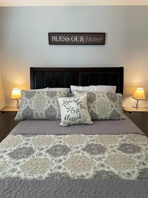 2 chambres, fer et planche à repasser, Wi-Fi, draps fournis