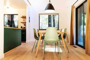 Dining - The Wild Kindness: Modern Seclusion in a 3bd home (Sea Ranch)