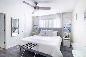 3 bedrooms, internet, bed sheets - Peaceful home with fenced yard - 1 block from the water & Navarre Beach Park (Navarre)