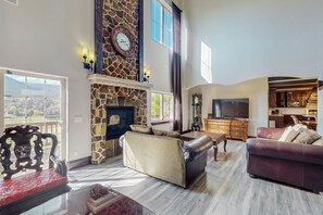 TV, fireplace, stereo - Luxe home on Gypsum Creek Golf Course with fireplace and mountain views (Gypsum)