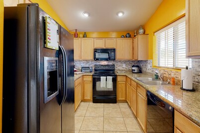 Desert oasis with an enclosed yard, firepit, washer/dryer, and central AC