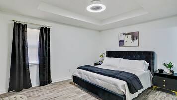 3 Schlafzimmer, Betten mit Memory-Foam-Matratzen, Schreibtisch