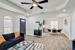 Smart TV, fireplace, video games, foosball - Stay Local - Gameroom near Amphitheater and Baseball (Pearl)