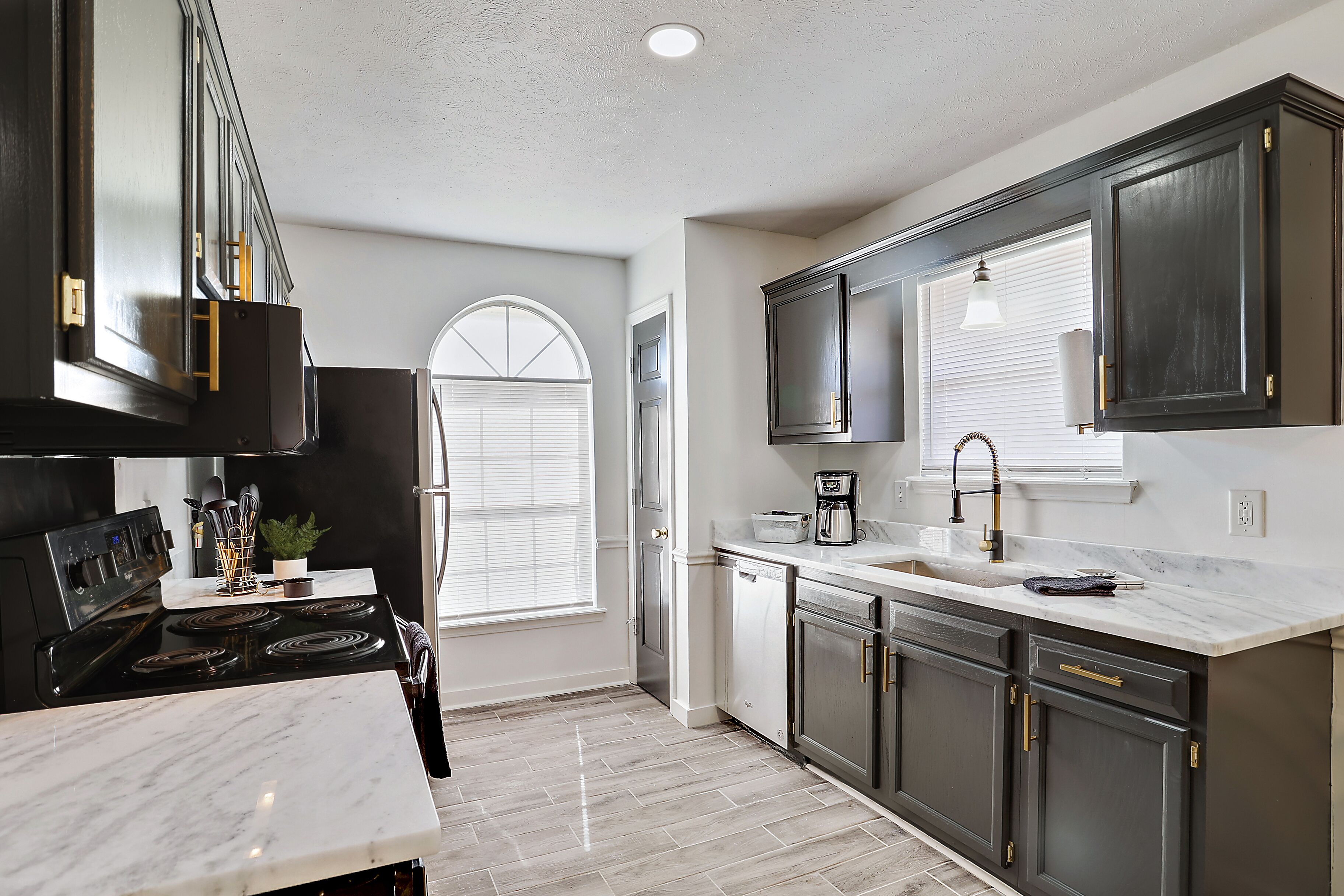 Frigorífic, microones, forn i placa de cuina 