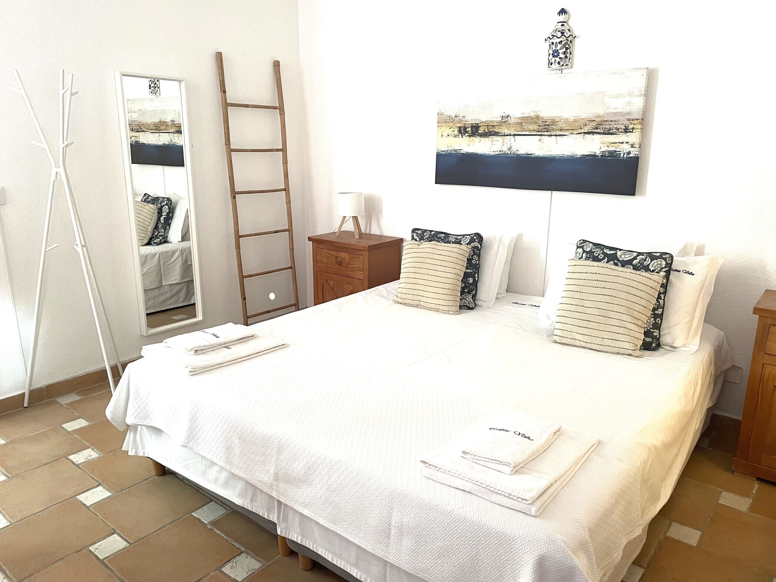 1 chambre, fer et planche à repasser, Wi-Fi gratuit, draps fournis