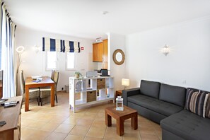 TV - 2px, w/ balcony, wifi (Cabanas de tavira)
