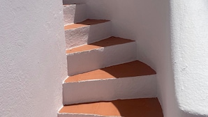 A white staircase with orange steps leading up to a building. - Villa with outdoor spaces (Cabanas de tavira)